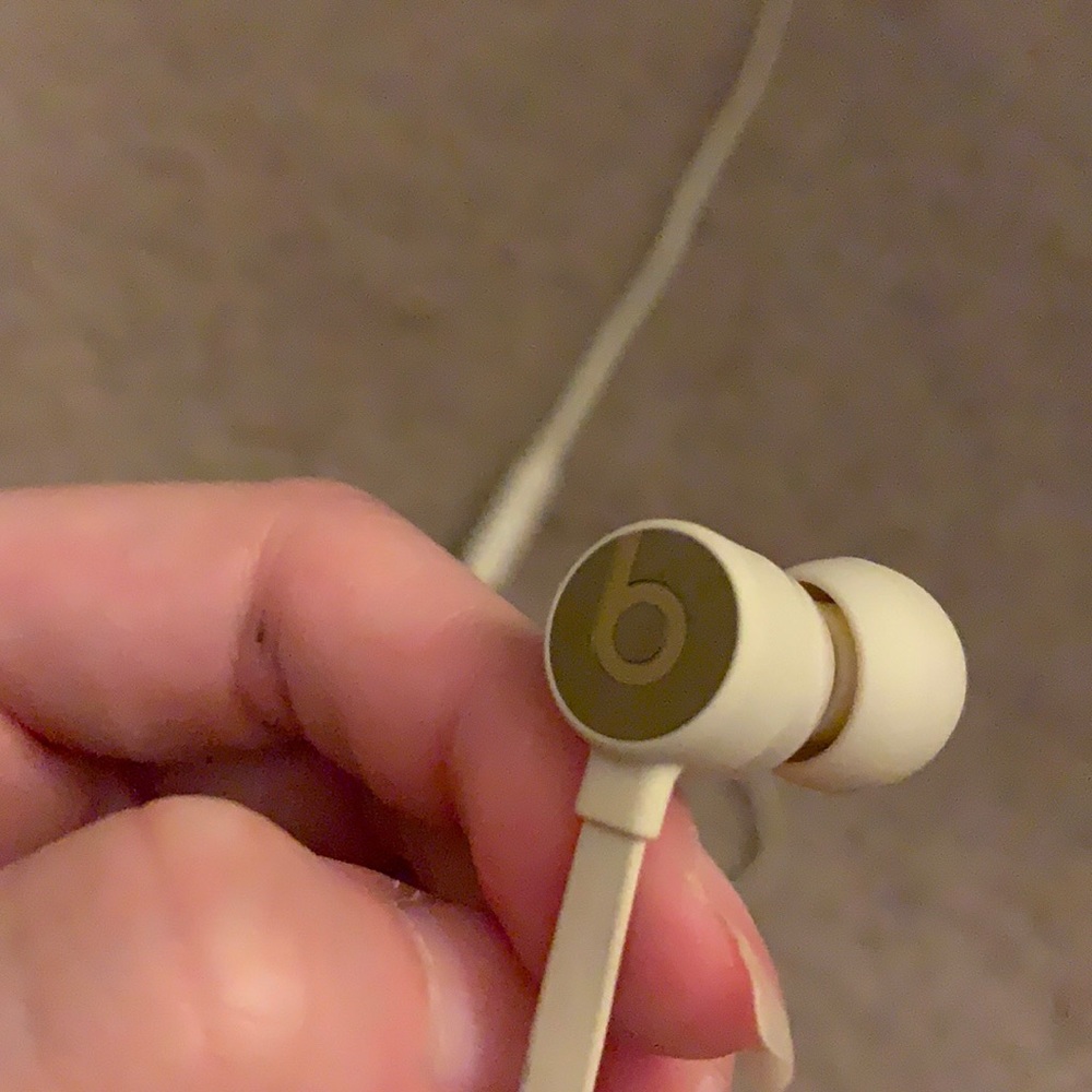 Beats earbuds rose gold